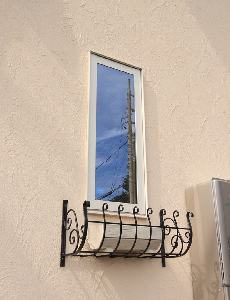 洋風な窓のデザイン