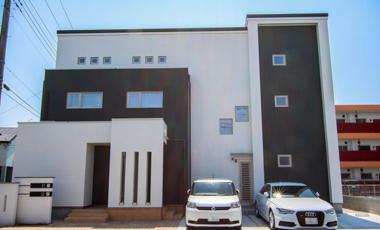 施工事例を見る⇒中庭から光がふりそそぐスタイリッシュモダン２世帯住宅｜立川市