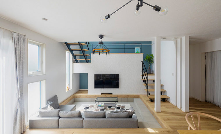 ダウンリビングと吹き抜けでおしゃれな空間を演出